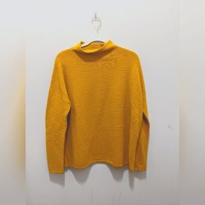 Beautiful yellow/gold French Connection sweater size Medium- EUC